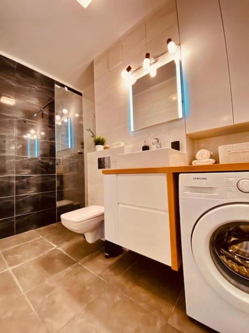 Spacious,Stylish And Comfortable 2 Room Apartment With Million Dollar View Warschau Exterior foto